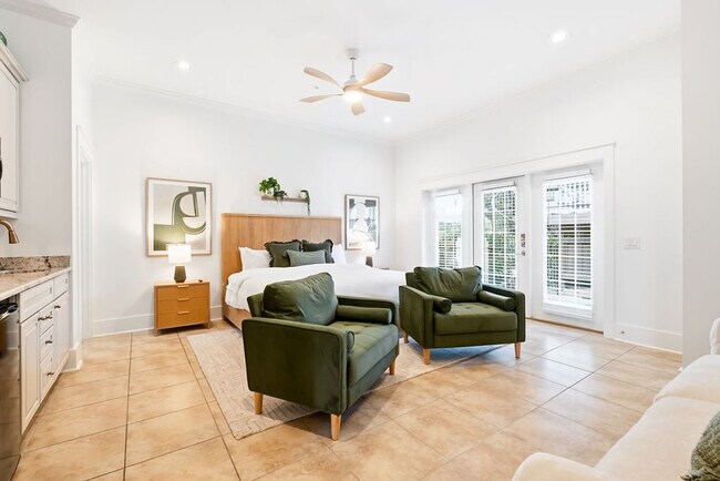 Building Photo - 22022 Front Beach Rd