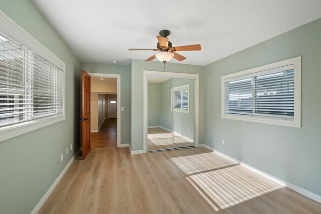 Building Photo - 824 Prince Ave