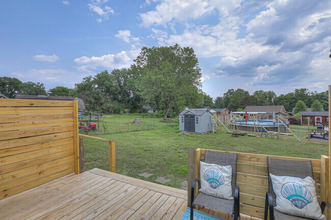 Building Photo - 307 Sunset Trail