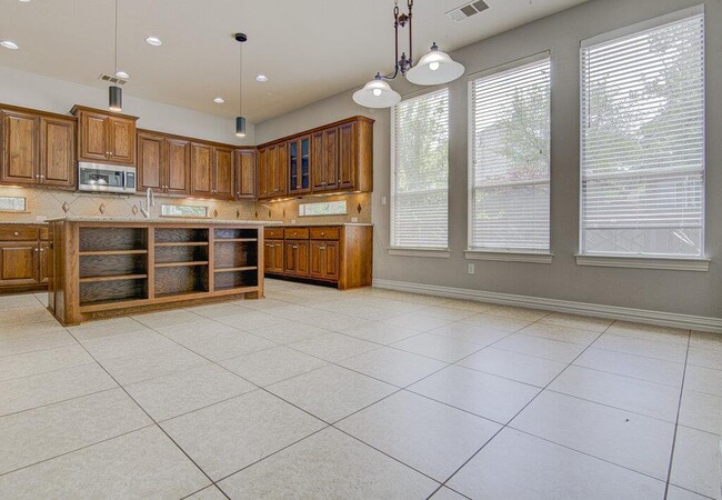 Building Photo - 1425 River Forest Dr