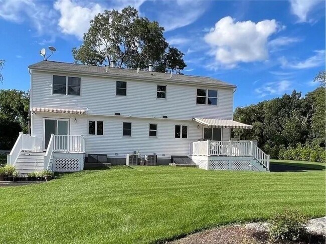 Building Photo - 14 Summer St