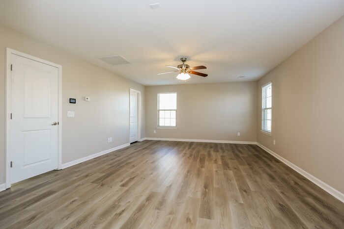 Building Photo - 1543 Oak Dr