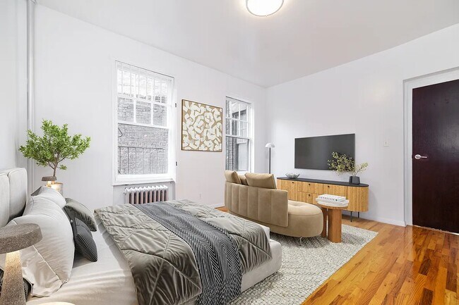 Primary Photo - 90 Bank St