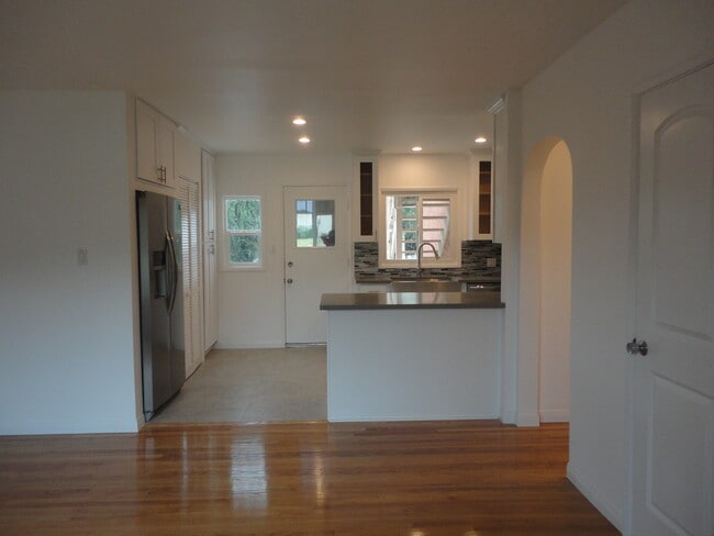 Building Photo - 3176 Rowena Ave