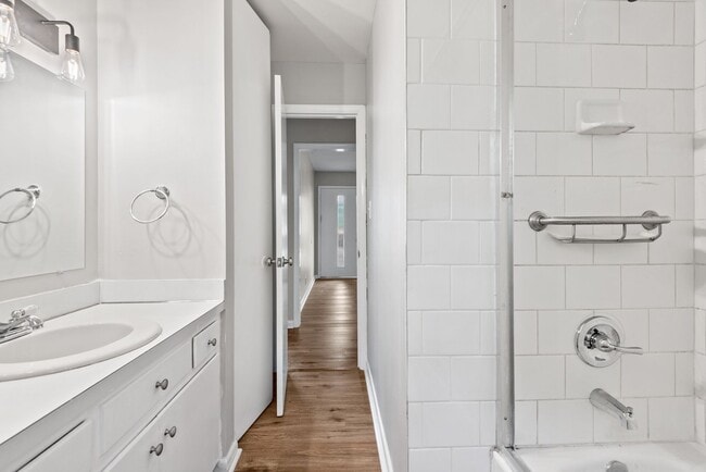 Building Photo - Renovated 2 bedroom townhome 5 miles from downtown Raleigh!