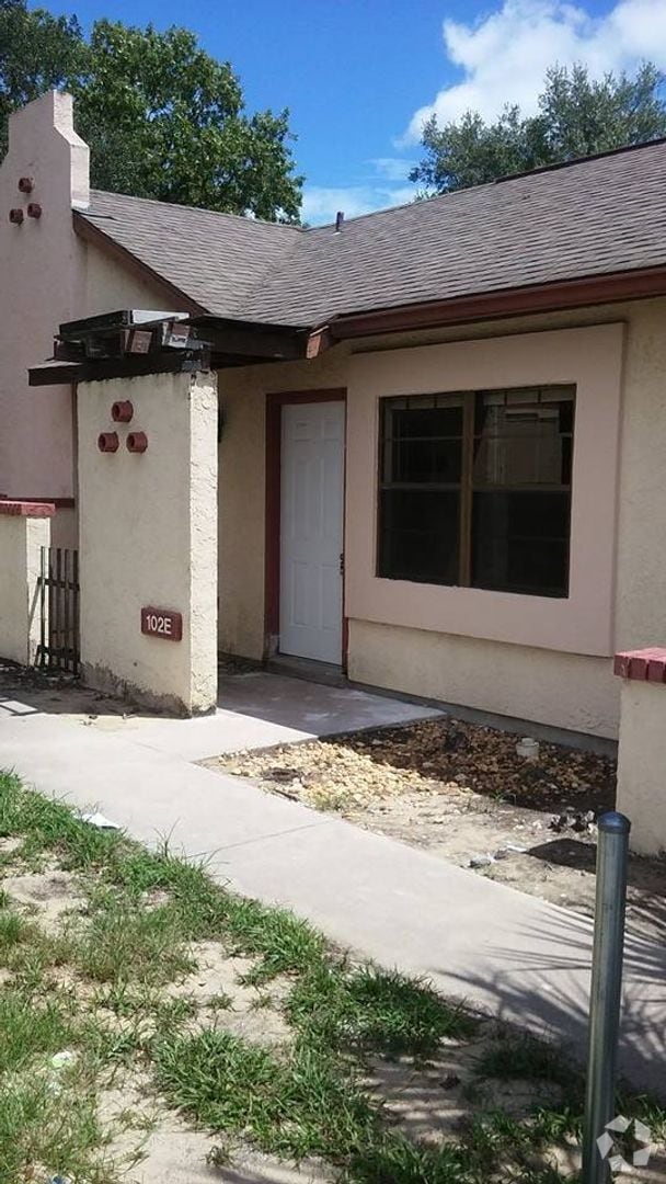 Building Photo - Welcome to Silver Springs Shores–Plaza Rid...