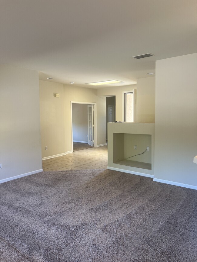 Building Photo - 1205 Shadow Glen Ln