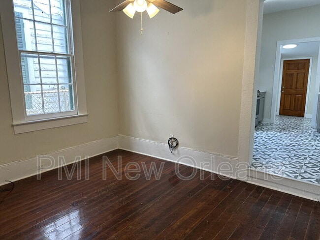 Building Photo - 2427 Rousseau St