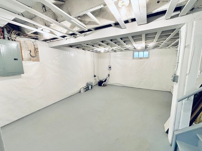 Building Photo - 7713 Knoll St