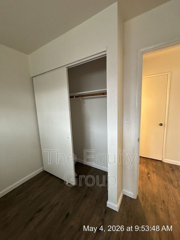 Building Photo - 331 E Elm St