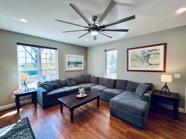 Building Photo - 3209 W Fairview Pl