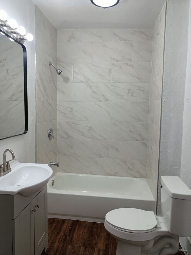 Building Photo - Beautiful 2 Bed / 1 Bath Home – Affordable & Move-In Ready!