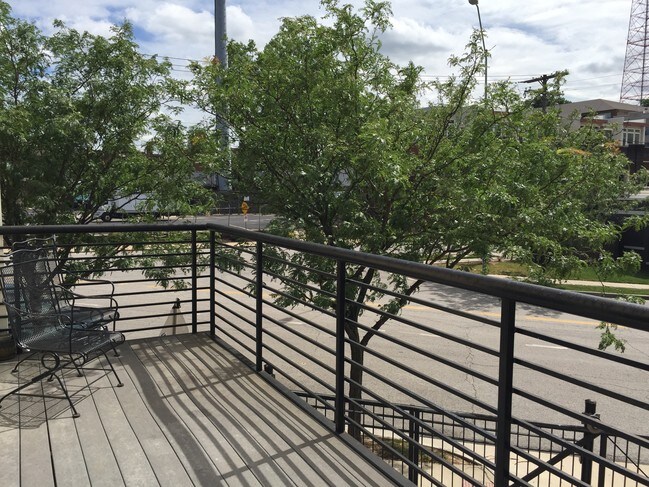 Balcony - 2946 Cherry St