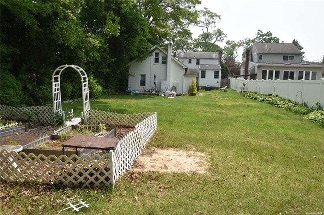 Building Photo - 248 Oak St