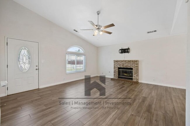 Building Photo - 2651 Elsinore St