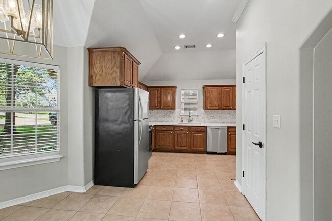 Building Photo - 10718 Fairview Dr