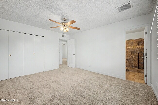 Building Photo - 1623 E Del Rio Dr