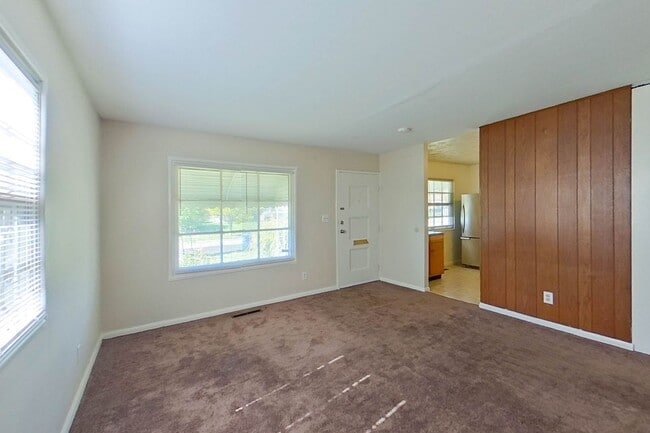 Building Photo - Charming 3-Bedroom, 1-Bath Single-Family Home near E 5th Ave