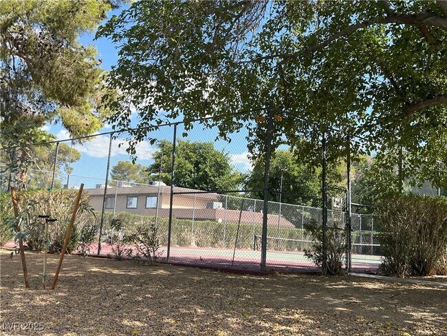 Building Photo - 6168 Meadow View Ln