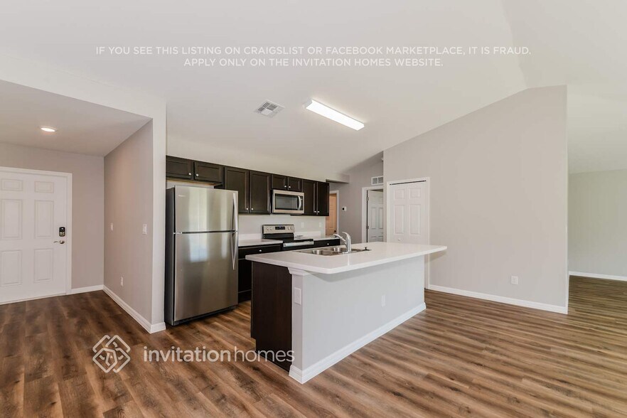 Building Photo - 410 Kostner St