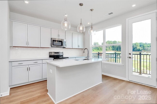 Building Photo - 5731 Castlerea Dr