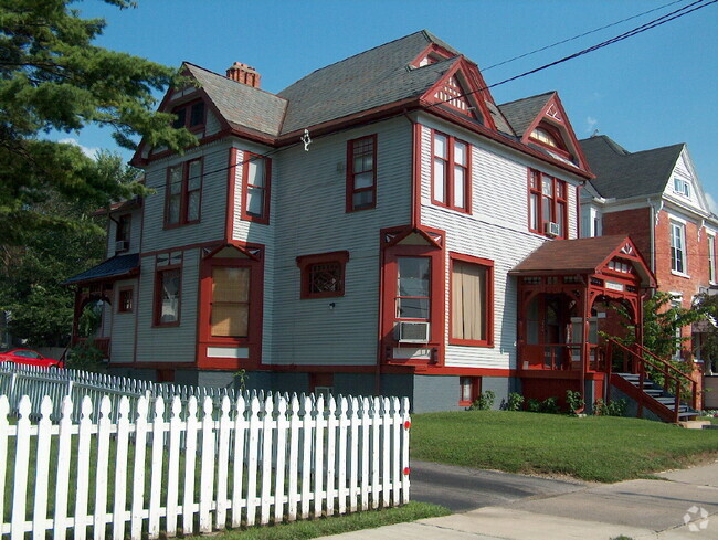 Building Photo - 315 S Winter St