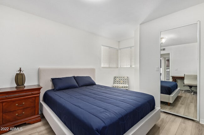 Building Photo - 3235 E Camelback Rd