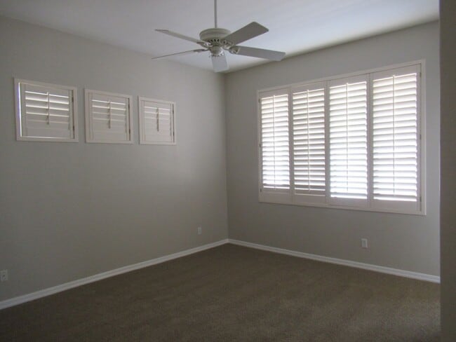 Building Photo - Nice 2 Bedroom Plus Bonus Room / 2 Bath Home in Chandler Gated Community!