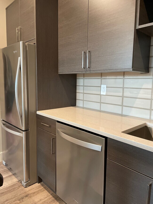 Building Photo - 31 Highnoon Way