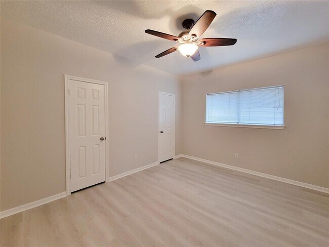 Building Photo - 12910 Golden Rainbow Dr