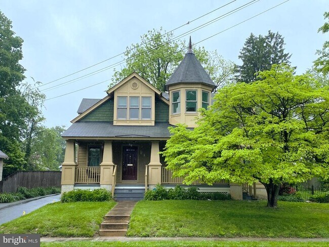 Building Photo - 108 E Park Pl
