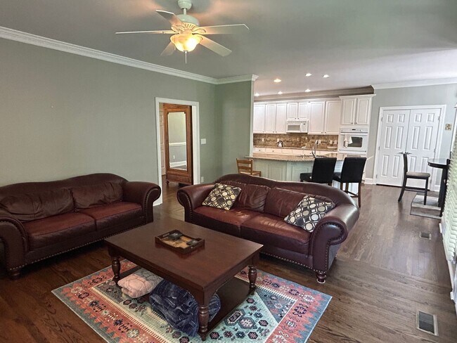 Building Photo - 4 Bed | 2.5 Bath House in Morrisville with...