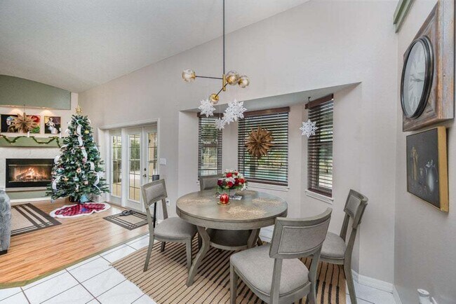 Building Photo - Luxurious 4 Bed/2.5 Bath Home with Stunning Lake and Golf Course Views with Pool on Savannahs Tra...