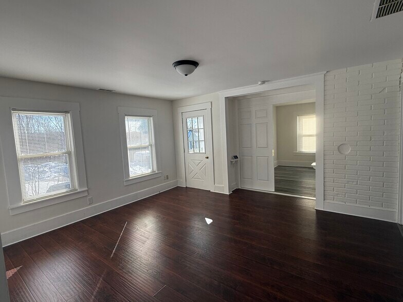 Building Photo - 190 Ash St