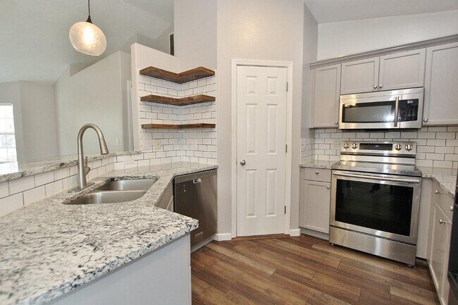 Building Photo - Lovely Single-Level Home