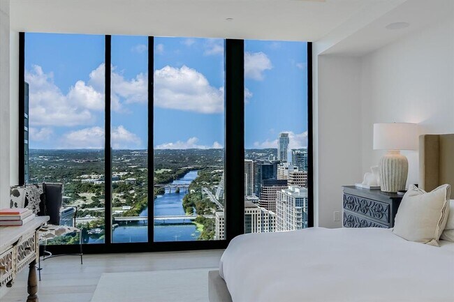 Building Photo - 610 Davis St