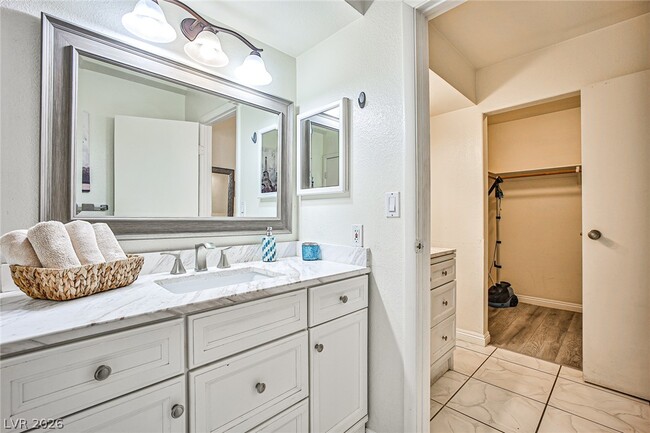 Building Photo - 1505 Hialeah Dr