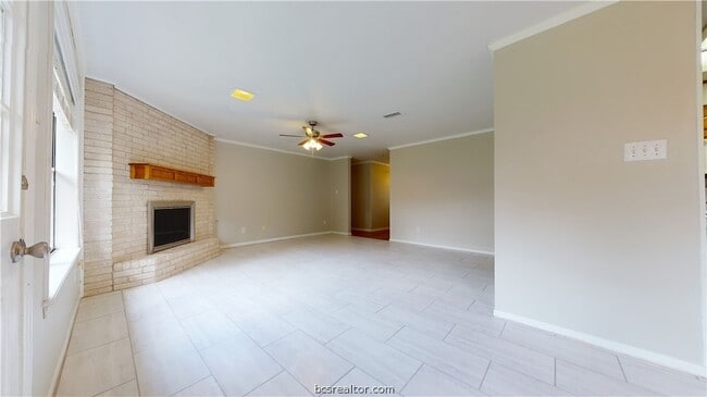 Building Photo - 1003 Val Verde Dr