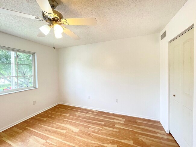Building Photo - 7832 Sonoma Springs Cir