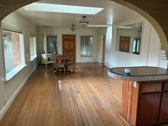 Building Photo - 3260 West End Rd