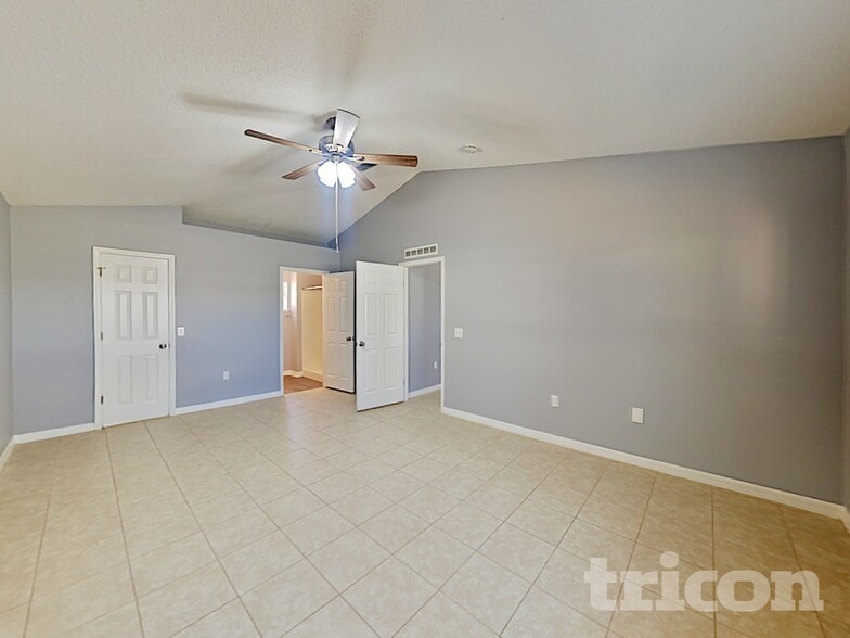 Building Photo - 810 Ognon Ct