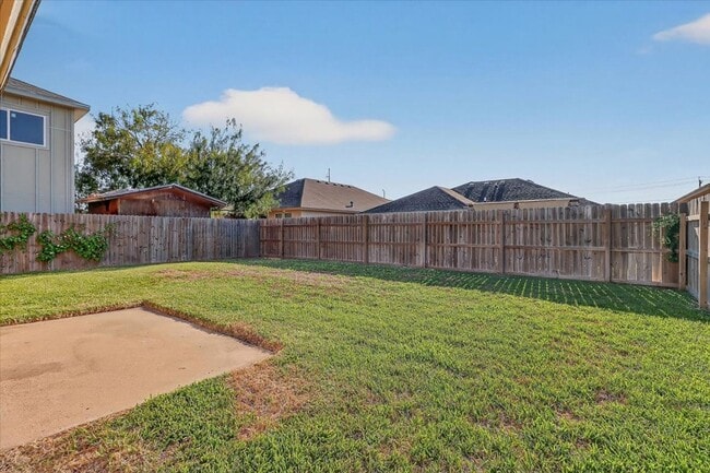 Building Photo - 2110 Encino Dr