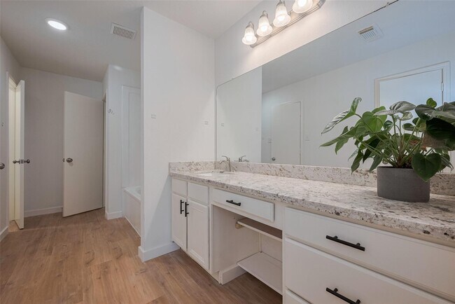 Building Photo - 10918 Linden Gate Dr