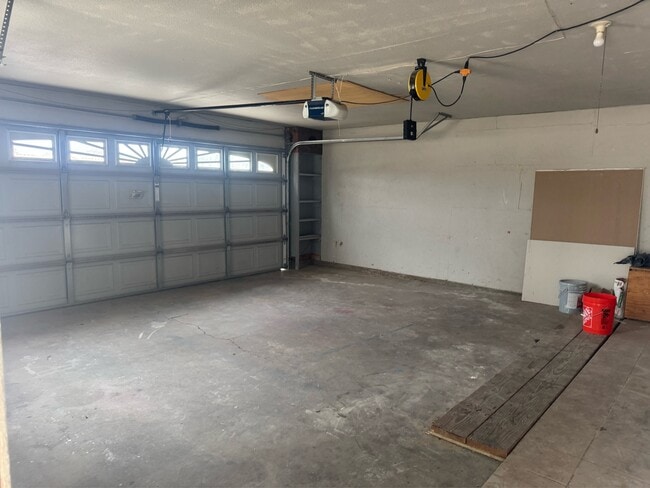 Building Photo - 8524 Haupt Ave