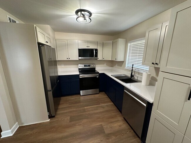 Building Photo - Renovated 3 Bed | 1 Bath House in Raleigh ...