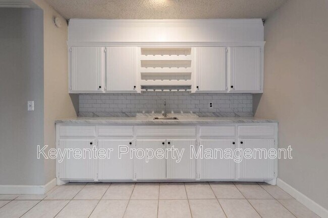 Building Photo - 732 Westridge Ct