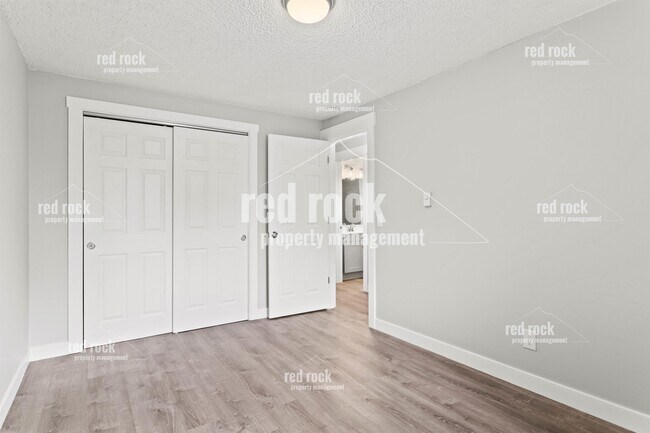 Building Photo - 2424 E Diamond Ave