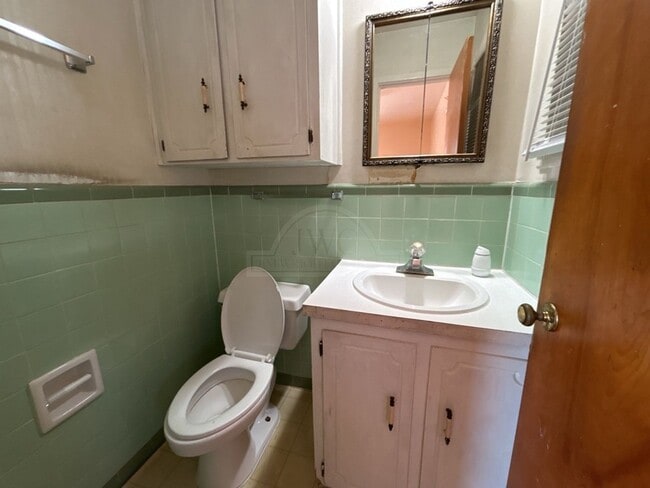 Building Photo - 1008 Goode Dr