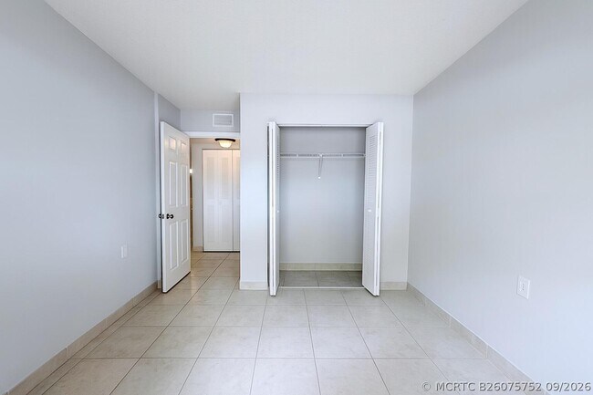 Building Photo - 1127 Lake Terry Dr