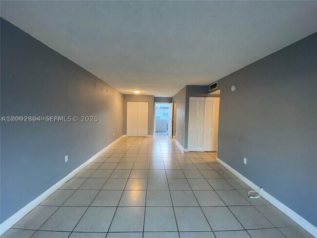 Building Photo - 1735 W 60th St